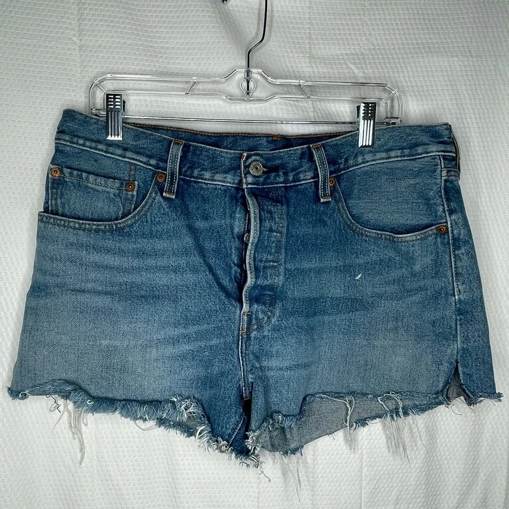 Levi’s 501 Cutoff Denim Shorts High Rise Button Fly Distressed size 32